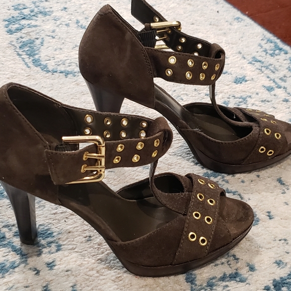 Heels - Picture 2 of 3